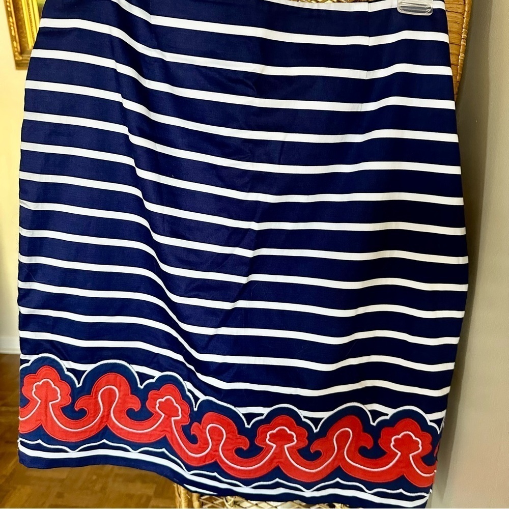 Vineyard Vines Navy Blue and White Cotton Striped Skirt with Red Trim at Bottom - Picture 1 of 7